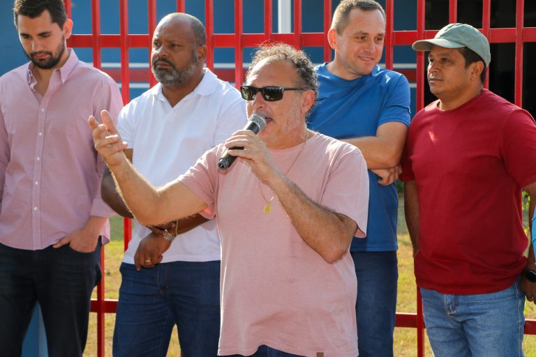 Prefeito assina ordem de serviço da pavimentação e drenagem do bairro Jardim Oiti