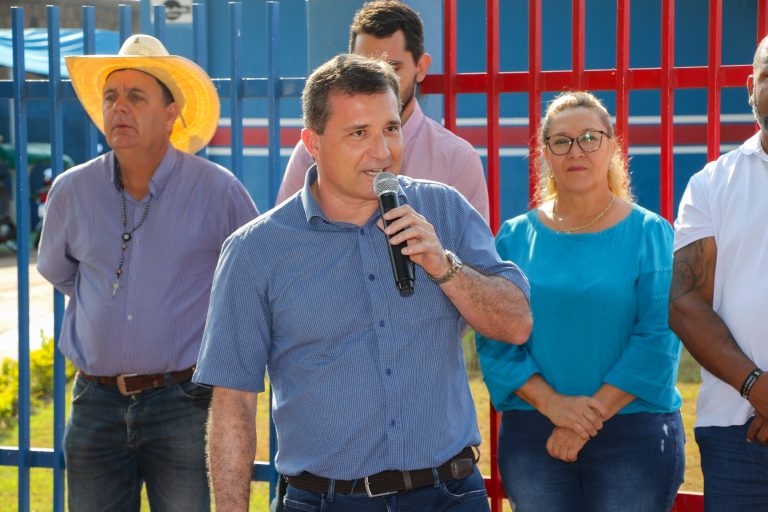 Prefeito assina ordem de serviço da pavimentação e drenagem do bairro Jardim Oiti