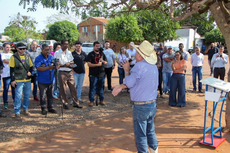 Prefeito assina ordem de serviço da pavimentação e drenagem do bairro Jardim Oiti