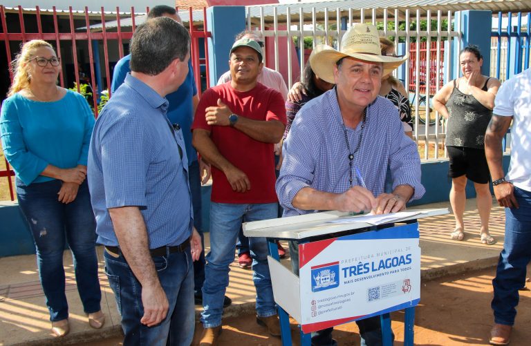 Prefeito assina ordem de serviço da pavimentação e drenagem do bairro Jardim Oiti