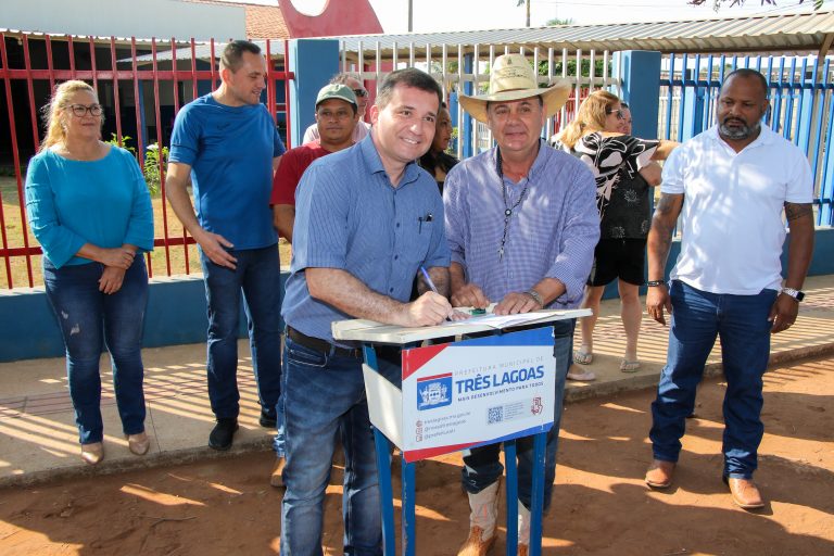 Prefeito assina ordem de serviço da pavimentação e drenagem do bairro Jardim Oiti