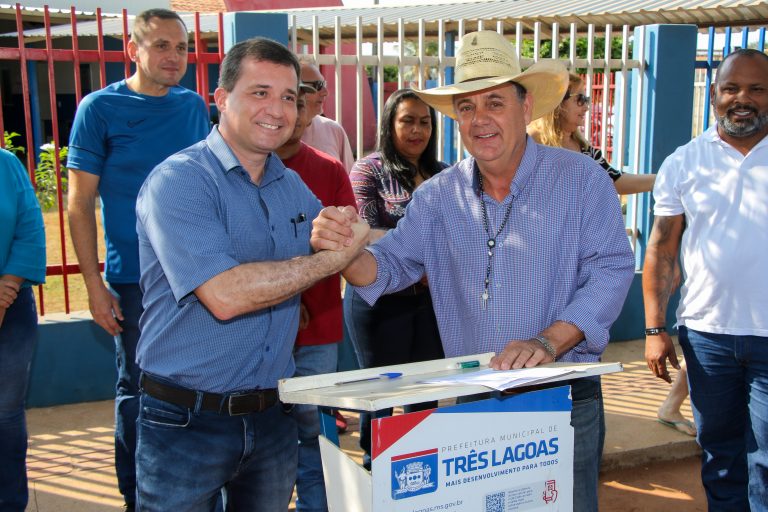 Prefeito assina ordem de serviço da pavimentação e drenagem do bairro Jardim Oiti