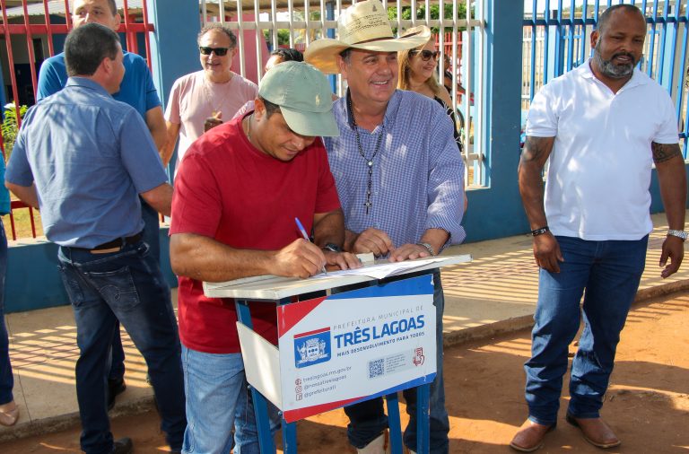 Prefeito assina ordem de serviço da pavimentação e drenagem do bairro Jardim Oiti