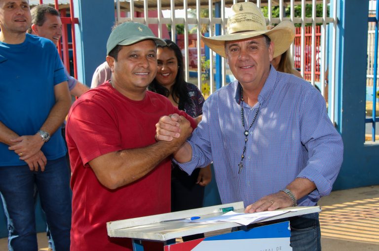 Prefeito assina ordem de serviço da pavimentação e drenagem do bairro Jardim Oiti