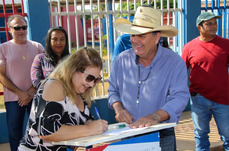 Prefeito assina ordem de serviço da pavimentação e drenagem do bairro Jardim Oiti
