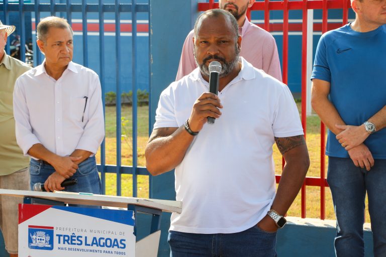 Prefeito assina ordem de serviço da pavimentação e drenagem do bairro Jardim Oiti