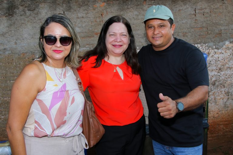 Prefeito assina ordem de serviço da pavimentação e drenagem do bairro Parque São Carlos