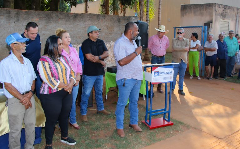 Prefeito assina ordem de serviço da pavimentação e drenagem do bairro Parque São Carlos