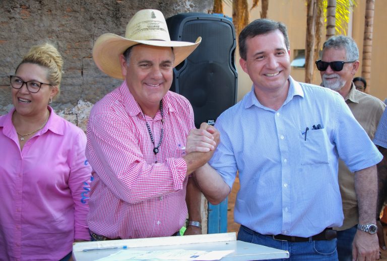 Prefeito assina ordem de serviço da pavimentação e drenagem do bairro Parque São Carlos