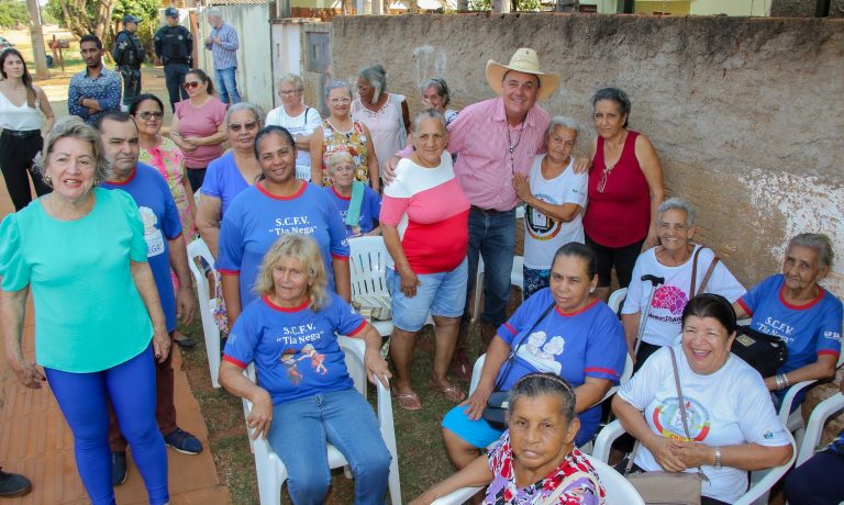 Prefeito assina ordem de serviço da pavimentação e drenagem do bairro Parque São Carlos