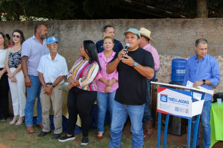 Prefeito assina ordem de serviço da pavimentação e drenagem do bairro Parque São Carlos