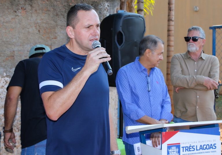 Prefeito assina ordem de serviço da pavimentação e drenagem do bairro Parque São Carlos