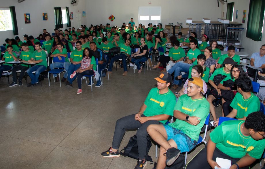 CREAS realiza palestra em alusão à Semana Estadual da Juventude