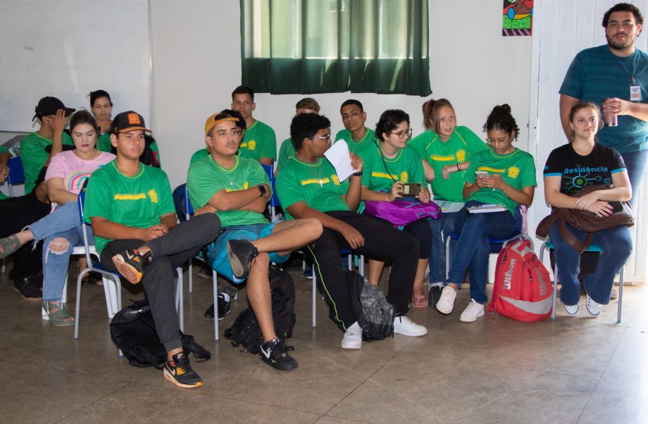 CREAS realiza palestra em alusão à Semana Estadual da Juventude
