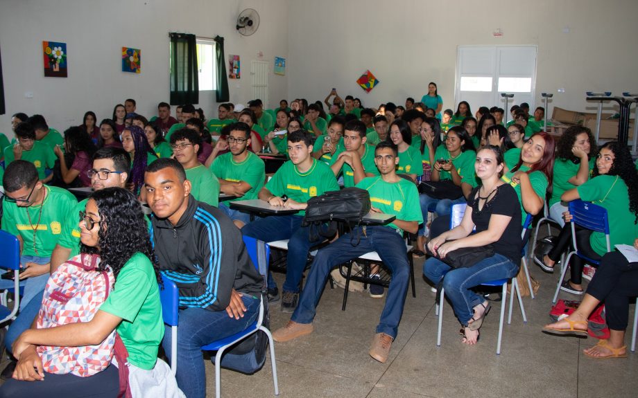 CREAS realiza palestra em alusão à Semana Estadual da Juventude