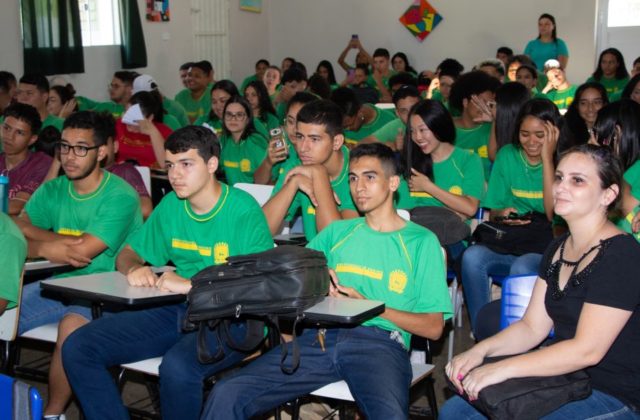 CREAS realiza palestra em alusão à Semana Estadual da Juventude