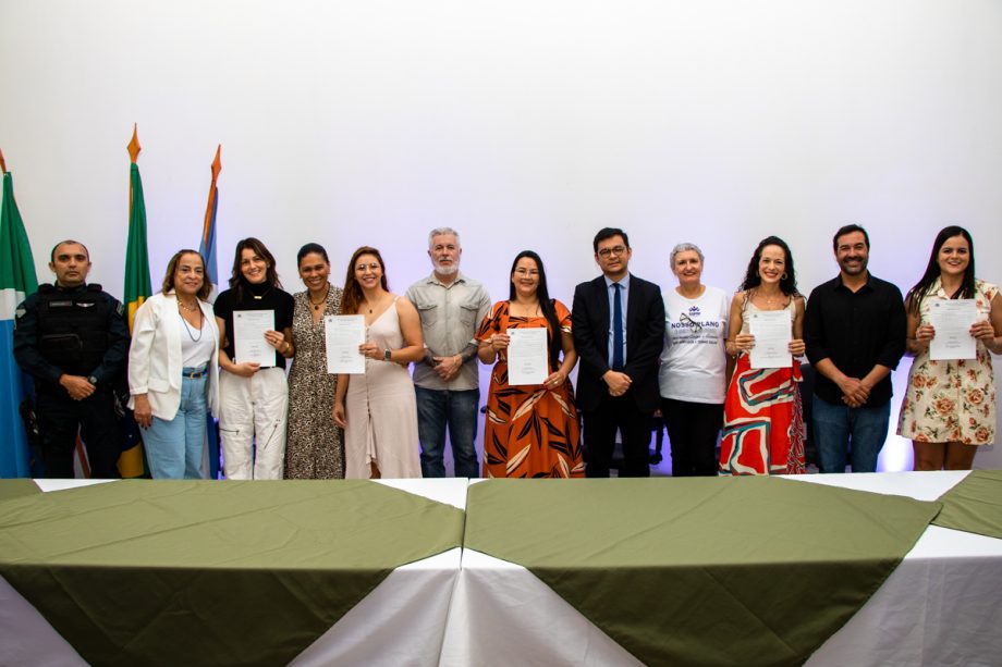 CONCURSO PÚBLICO – Prefeitura empossou 48 professores para Educação Infantil nesta quarta-feira (06)