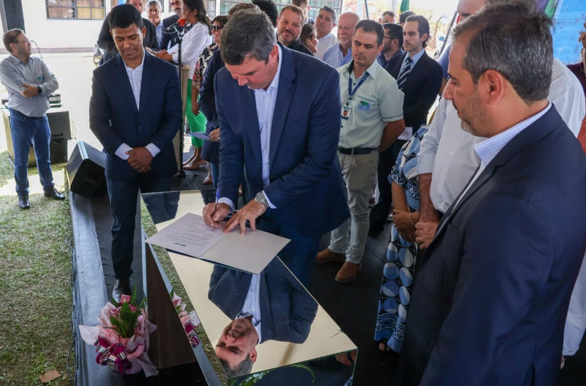 Com foco no desenvolvimento regional, Governo de MS entrega laboratório e herbário na UEMS