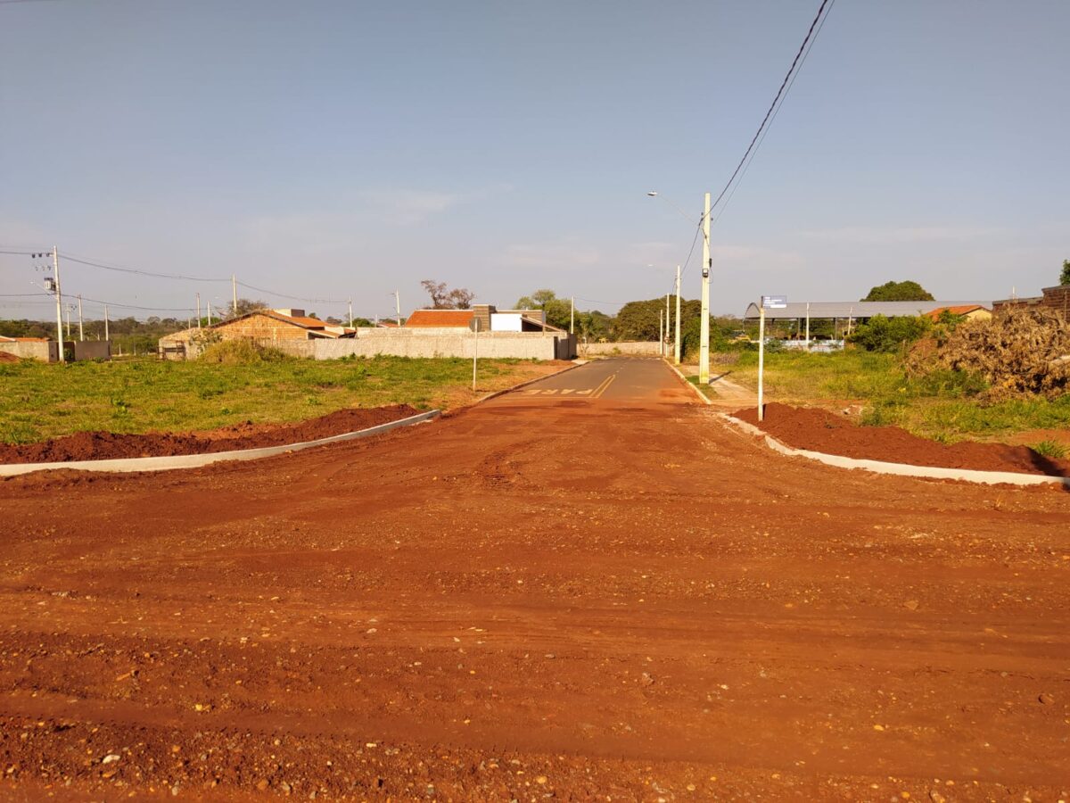 Pavimentação asfáltica no bairro Isac Honorato Barbosa avança em Brasilândia