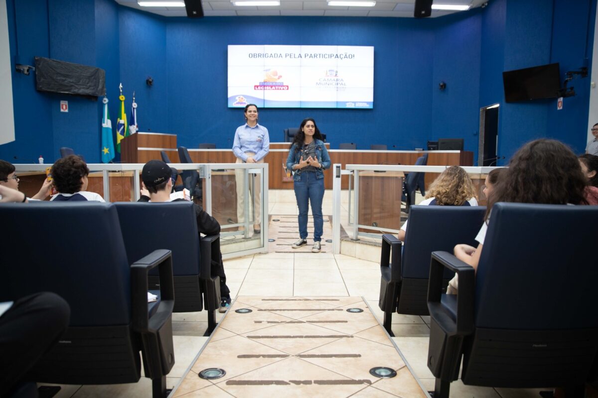 Visita: alunos do sexto ano do Colégio Êxitus conhecem a Câmara