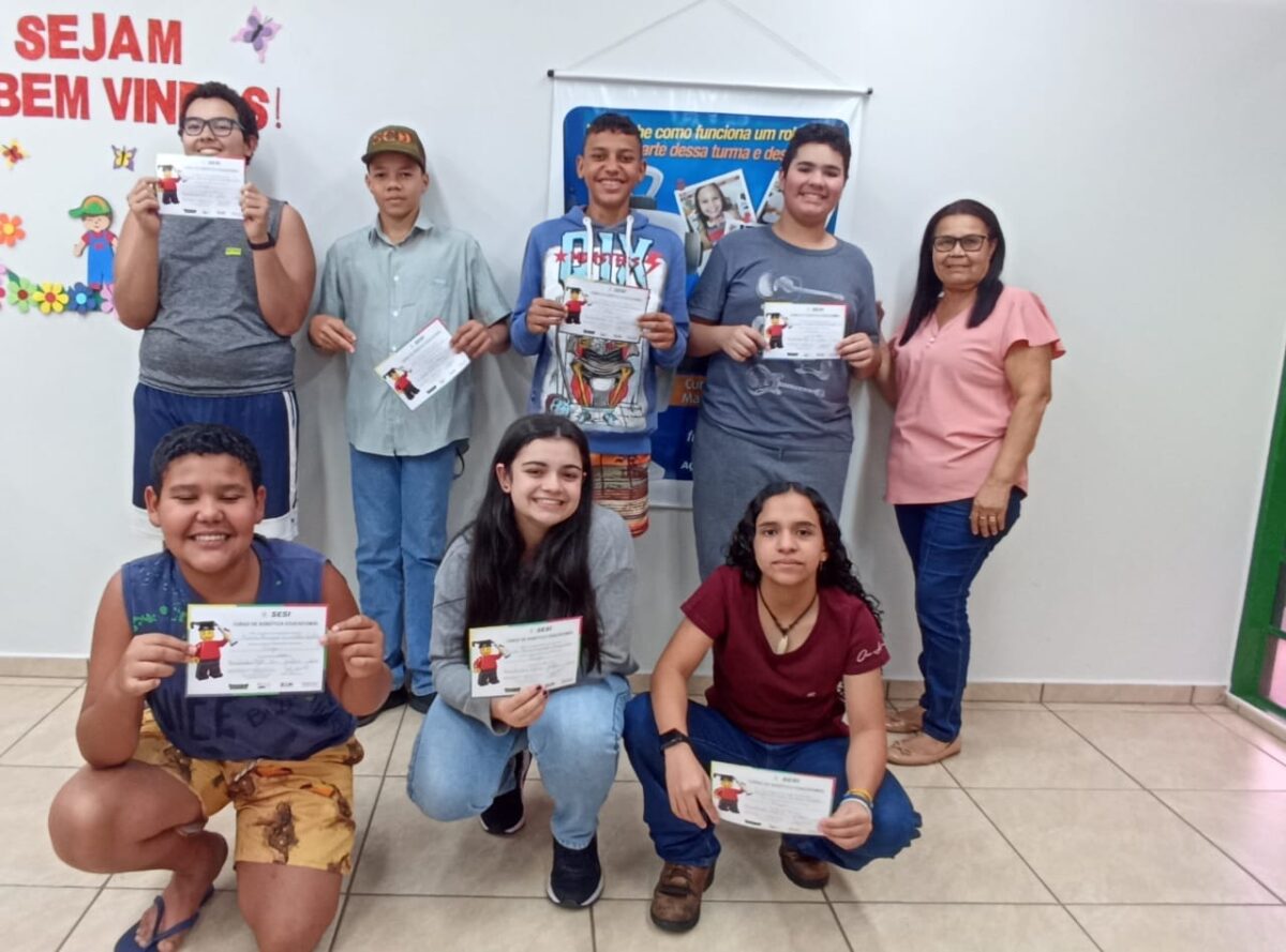Biblioteca do Sesi entrega certificados do Curso de Robótica em Brasilândia