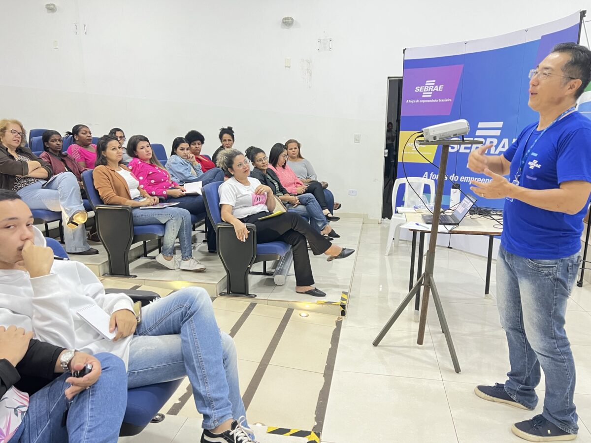 Sebrae e Mulheres Empreendedoras orientam sobre as vendas na Praça de Alimentação