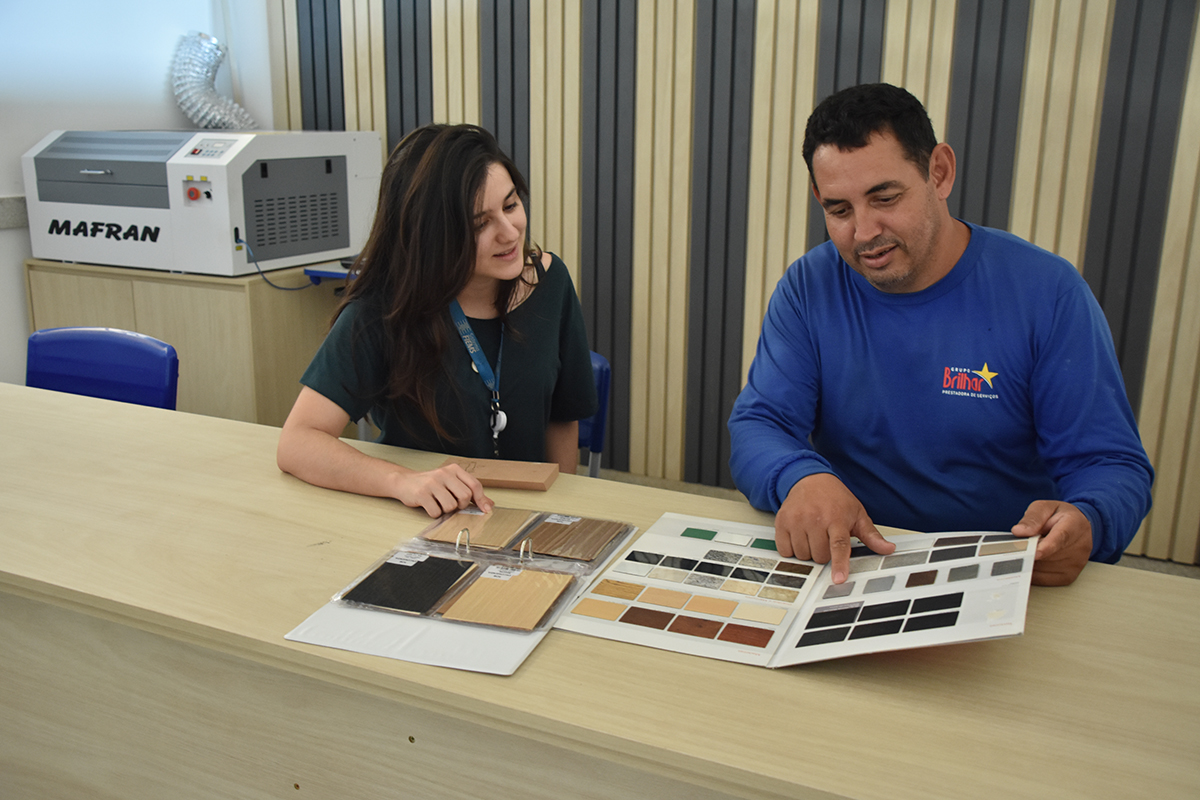 Senai na prática: alunos de Design de Interiores desenvolvem sala de estudos em parceria com a Greenplac Senai na prática: alunos de Design de Interiores desenvolvem sala de estudos em parceria com a Greenplac
