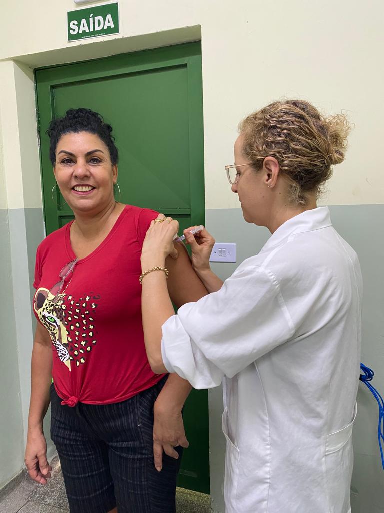 Saúde de Brasilândia realiza aplicação de vacina na Escola Estadual Adilson Alves da Silva