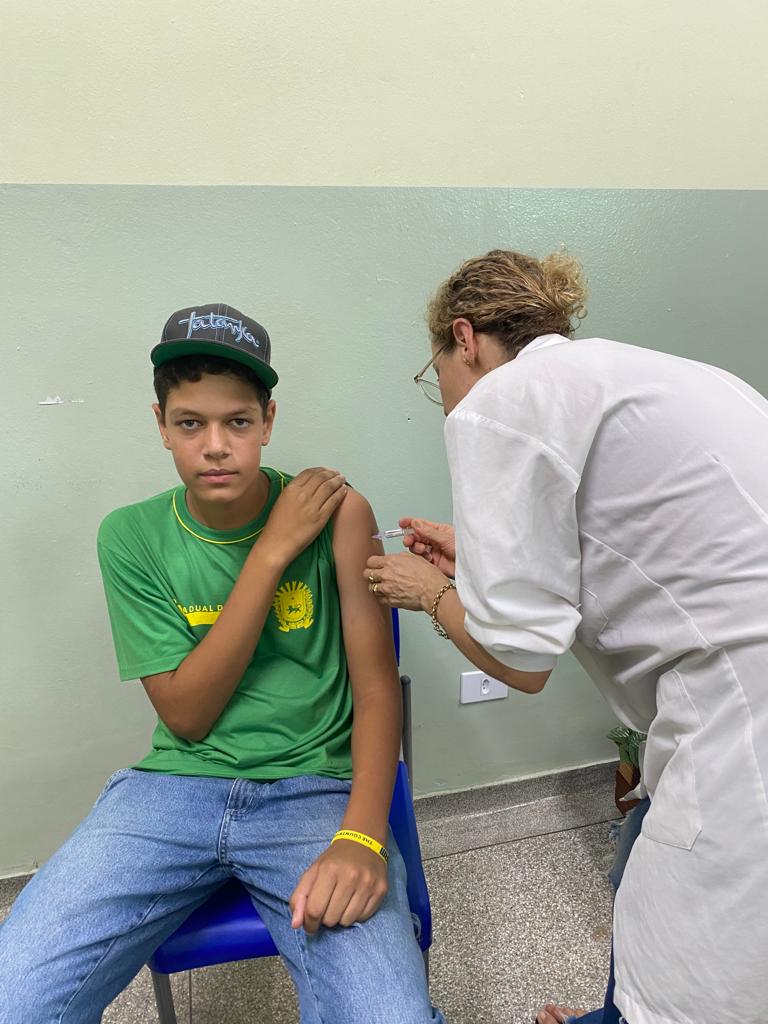 Saúde de Brasilândia realiza aplicação de vacina na Escola Estadual Adilson Alves da Silva