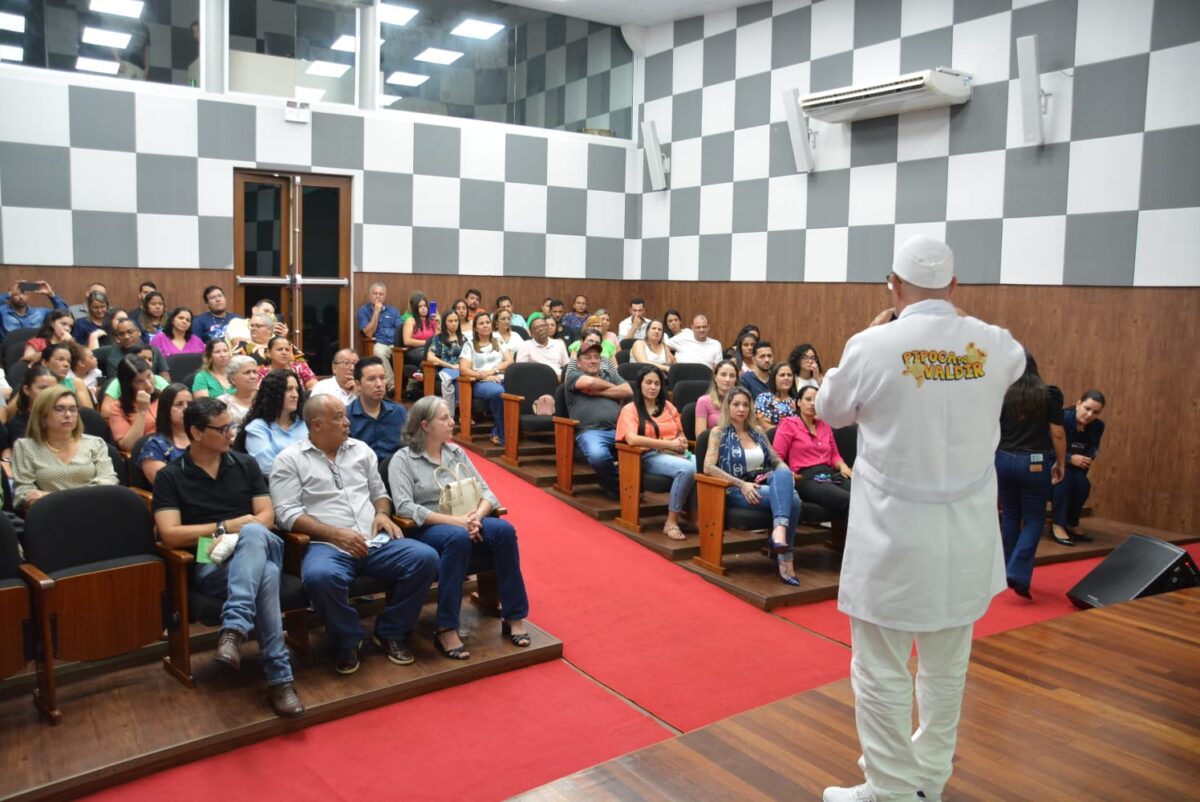 Pipoqueiro Valdir revela segredos de seu sucesso durante palestra em Bataguassu Pipoqueiro Valdir revela segredos de seu sucesso durante palestra em Bataguassu