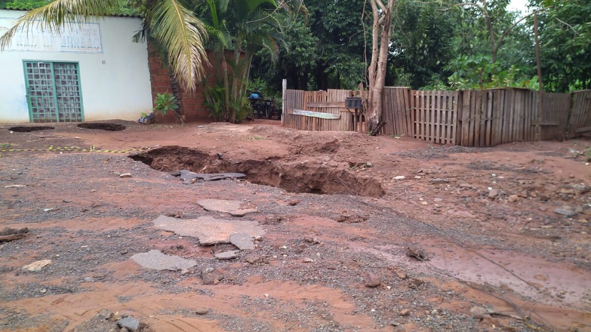 Secretarias de Infraestrutura e Assistência Social trabalham rápido para conter estragos da chuva
