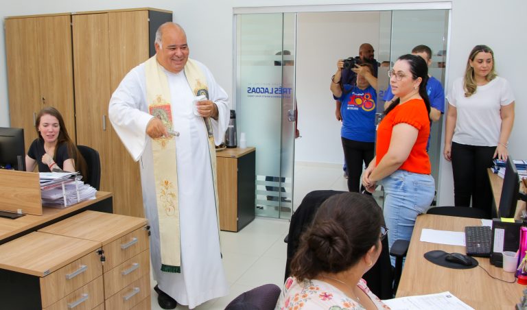 HISTÓRICO – Após reforma completa, Paço Municipal volta a atender ao público e recebe bênção