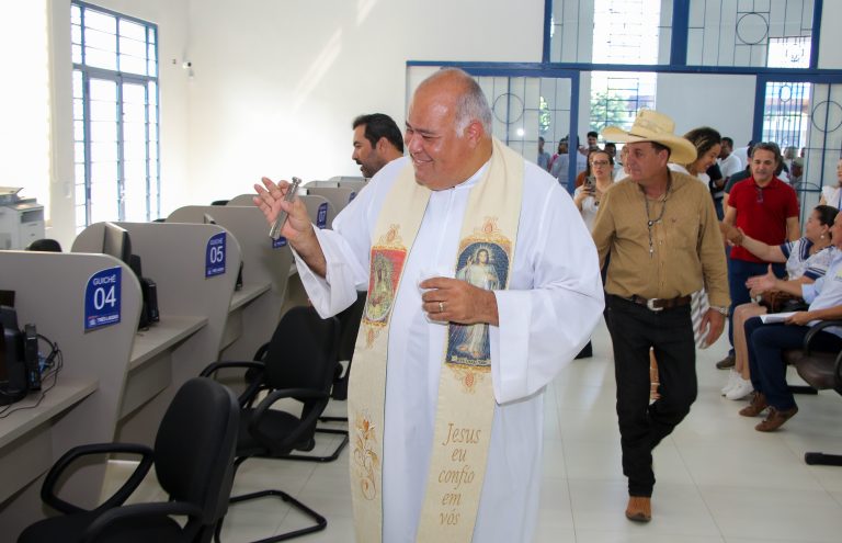HISTÓRICO – Após reforma completa, Paço Municipal volta a atender ao público e recebe bênção