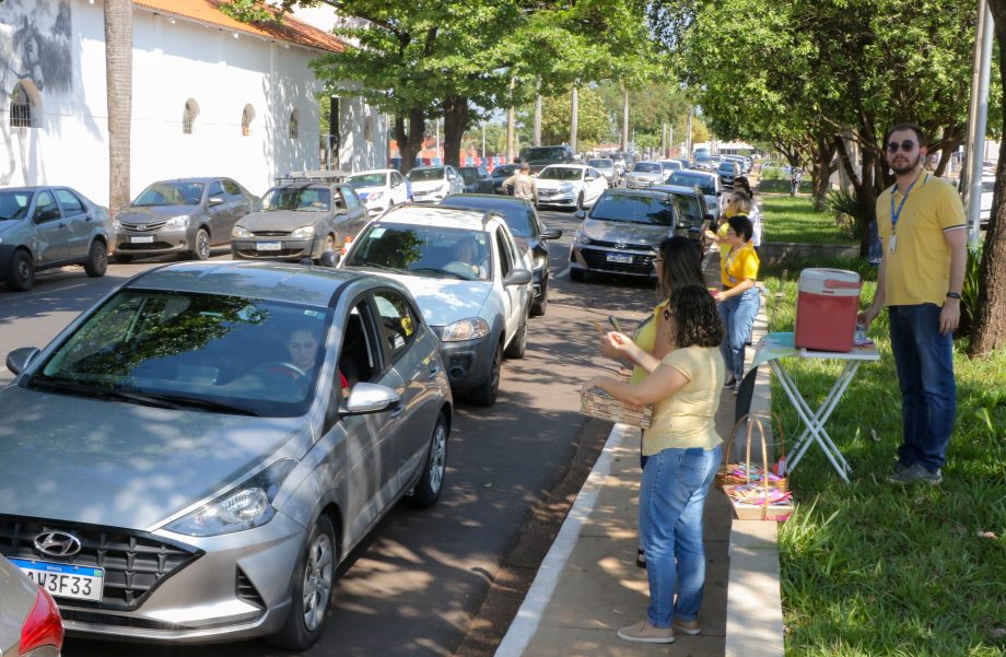 SMAS realiza blitz educativa para ampliar divulgação do Família Acolhedora