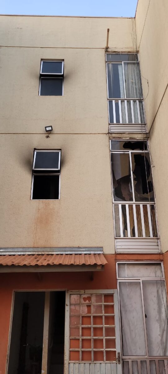 Durante incêndio, mulher pula de janela de apartamento com os filhos em Três Lagoas