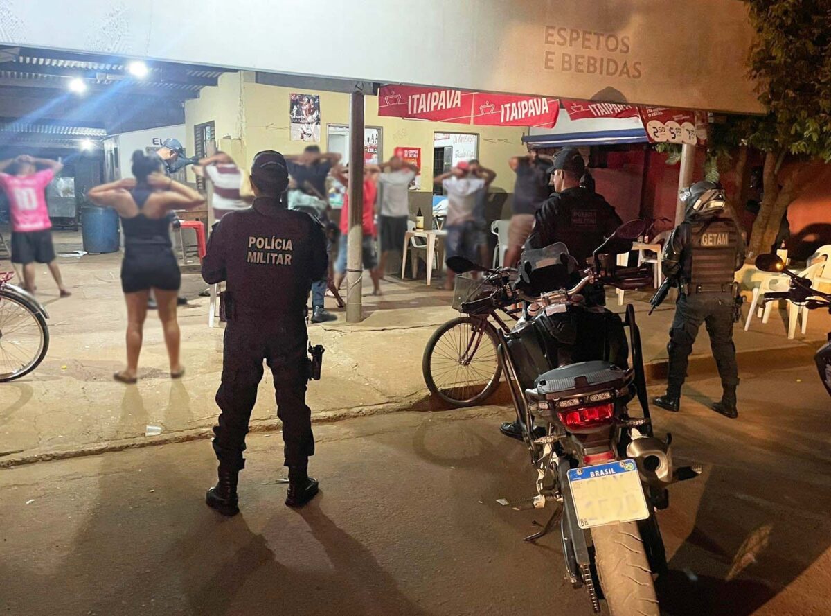 Equipes de policiais realizam operações de blitz em bairros de Três Lagoas