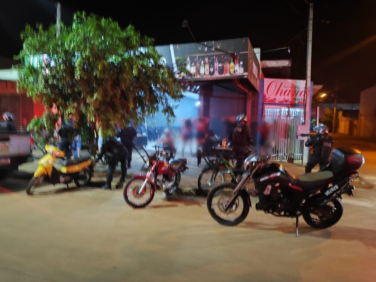 Equipes de policiais realizam rondas e abordagens em Três Lagoas