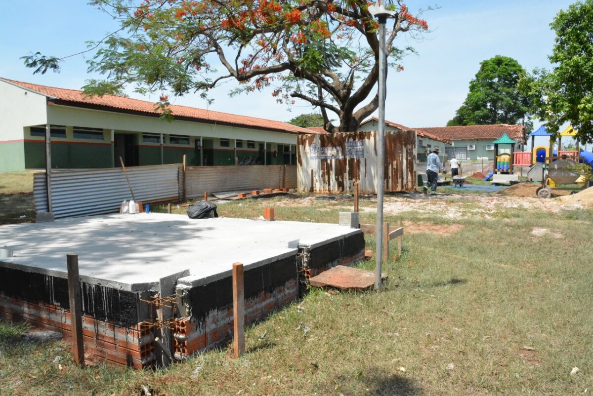 Prefeitura de Bataguassu investe em passarela coberta para atender alunos da CEI “Casa da Vovó Diva” Prefeitura de Bataguassu investe em passarela coberta para atender alunos da CEI “Casa da Vovó Diva”