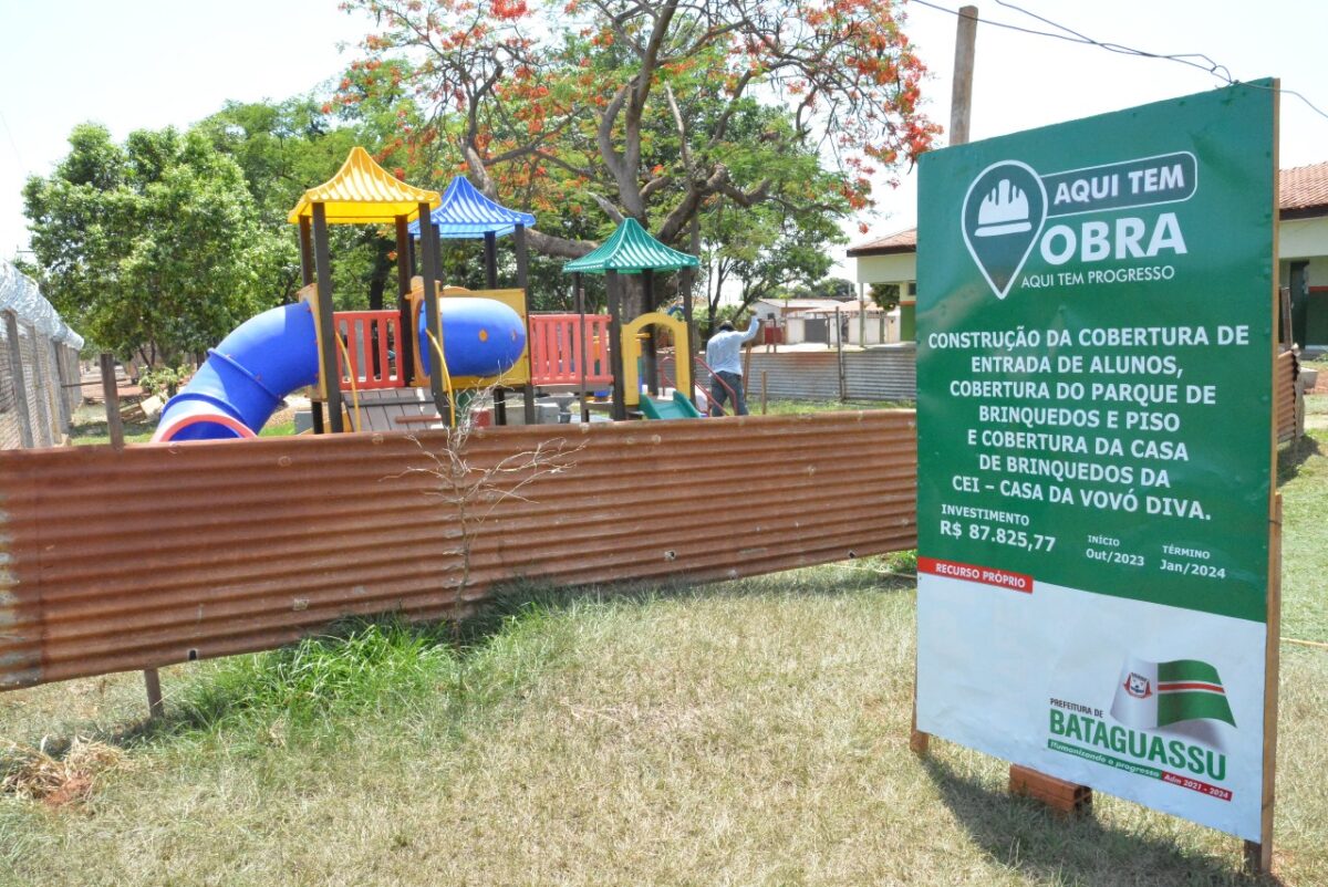 Prefeitura de Bataguassu investe em passarela coberta para atender alunos da CEI “Casa da Vovó Diva” Prefeitura de Bataguassu investe em passarela coberta para atender alunos da CEI “Casa da Vovó Diva”