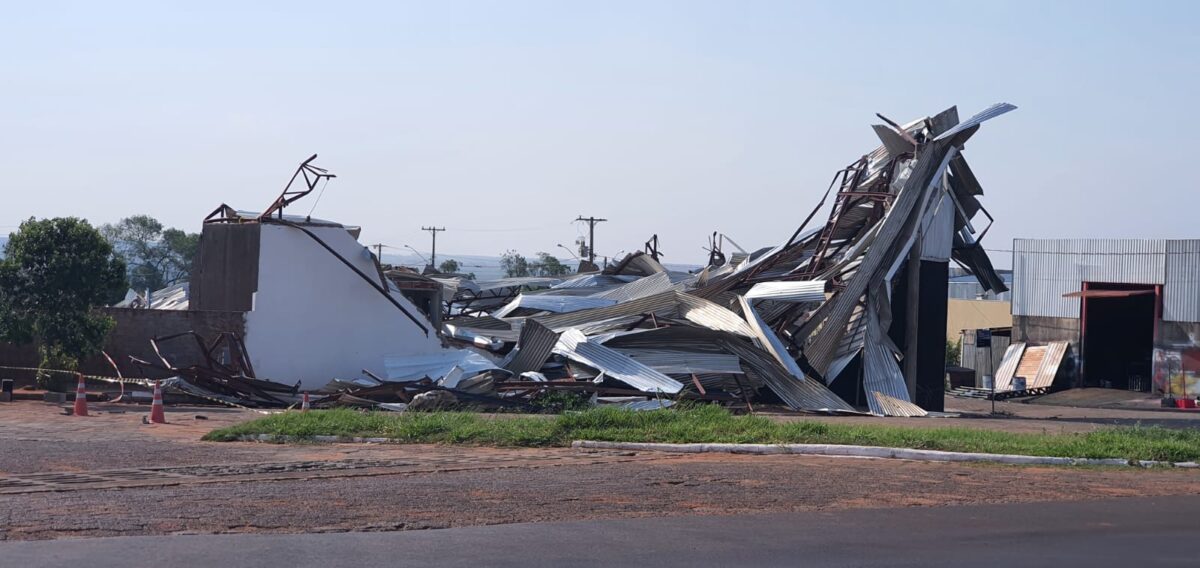 VENDAVAL: Defesa Civil realiza levantamento sobre danos e entrega telhas a moradores de Bataguassu