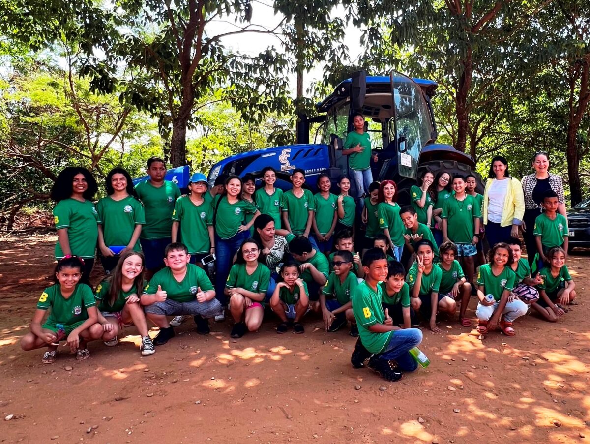 Estudantes de Brasilândia visitam fazenda na área de suinocultura e produção de gás biometano