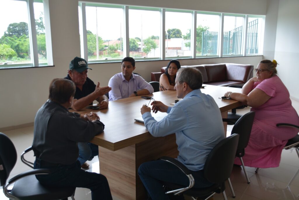 Em reunião, consultores do Sebrae prestam orientações sobre Prêmio Prefeitura Empreendedora Em reunião, consultores do Sebrae prestam orientações sobre Prêmio Prefeitura Empreendedora