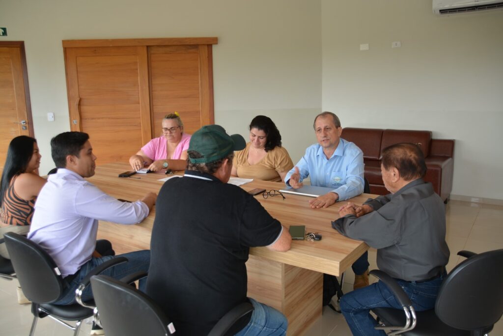 Em reunião, consultores do Sebrae prestam orientações sobre Prêmio Prefeitura Empreendedora Em reunião, consultores do Sebrae prestam orientações sobre Prêmio Prefeitura Empreendedora