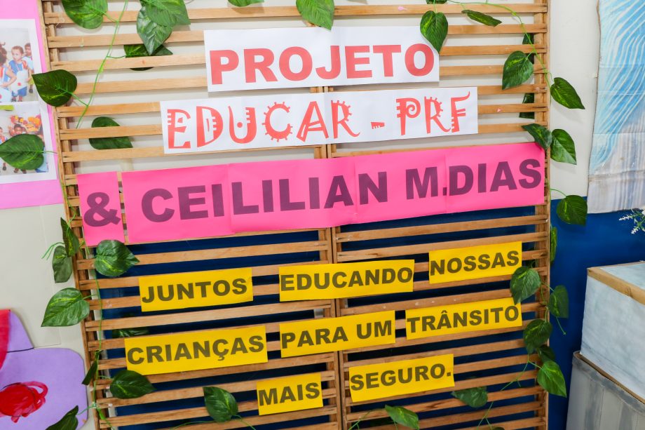 Ação da SEMEC e PRF leva educação no trânsito para alunos dos CEIs de Três Lagoas Ação da SEMEC e PRF leva educação no trânsito para alunos dos CEIs de Três Lagoas