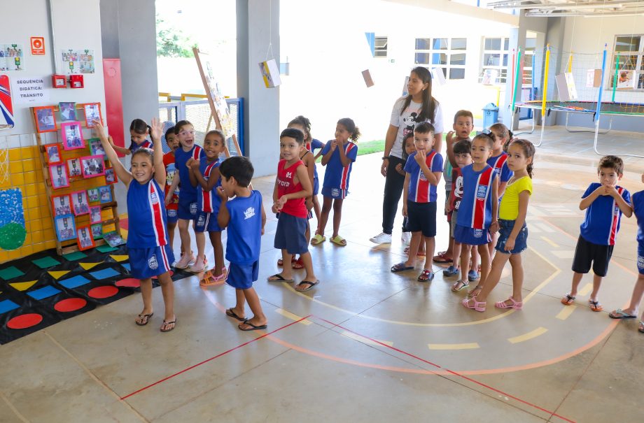 Ação da SEMEC e PRF leva educação no trânsito para alunos dos CEIs de Três Lagoas Ação da SEMEC e PRF leva educação no trânsito para alunos dos CEIs de Três Lagoas