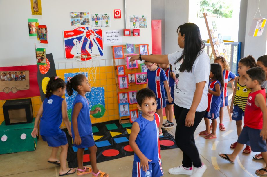 Ação da SEMEC e PRF leva educação no trânsito para alunos dos CEIs de Três Lagoas Ação da SEMEC e PRF leva educação no trânsito para alunos dos CEIs de Três Lagoas
