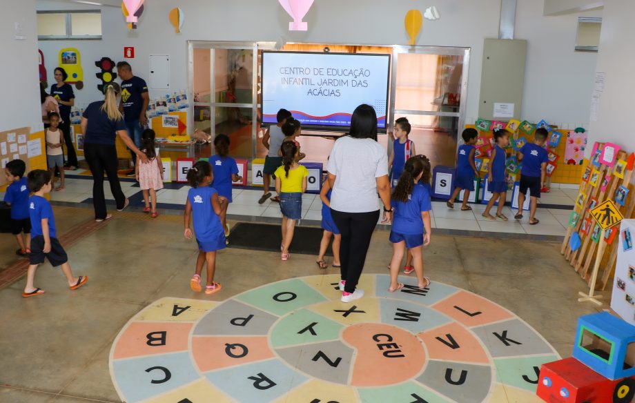 Ação da SEMEC e PRF leva educação no trânsito para alunos dos CEIs de Três Lagoas Ação da SEMEC e PRF leva educação no trânsito para alunos dos CEIs de Três Lagoas