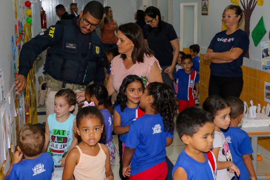Ação da SEMEC e PRF leva educação no trânsito para alunos dos CEIs de Três Lagoas Ação da SEMEC e PRF leva educação no trânsito para alunos dos CEIs de Três Lagoas