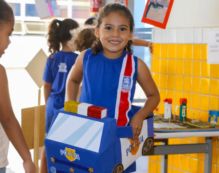 Ação da SEMEC e PRF leva educação no trânsito para alunos dos CEIs de Três Lagoas Ação da SEMEC e PRF leva educação no trânsito para alunos dos CEIs de Três Lagoas