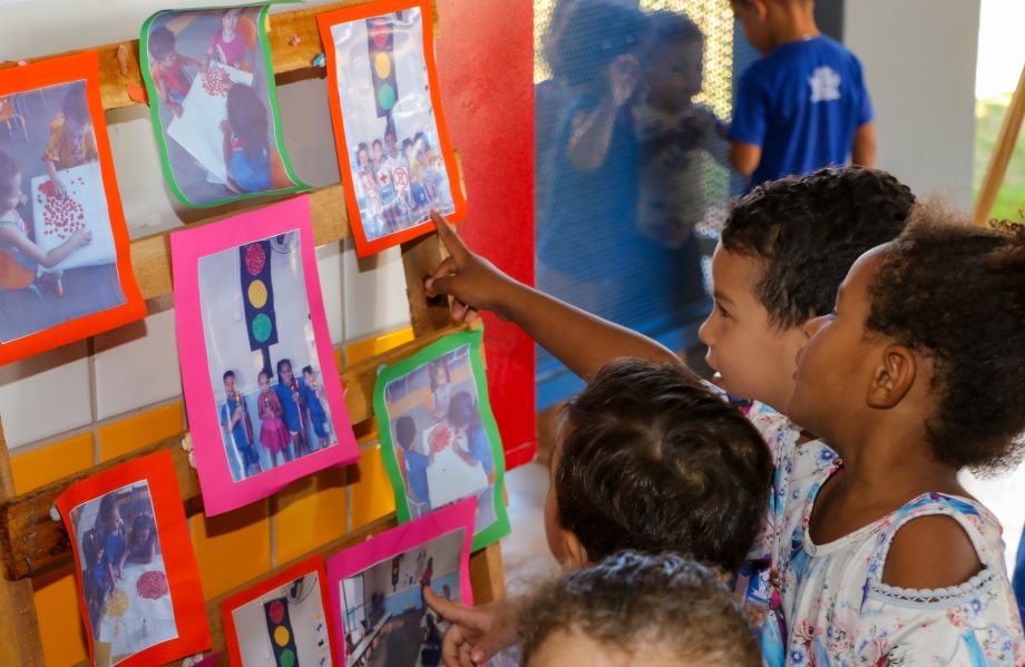 Ação da SEMEC e PRF leva educação no trânsito para alunos dos CEIs de Três Lagoas Ação da SEMEC e PRF leva educação no trânsito para alunos dos CEIs de Três Lagoas